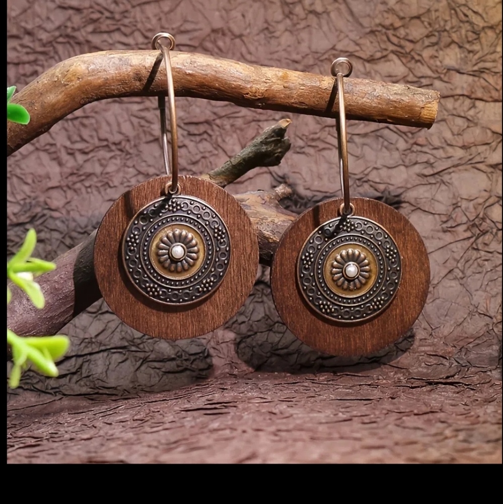 Wooden Bronze Alloy Hoop Earrings - Picture 6 of 7